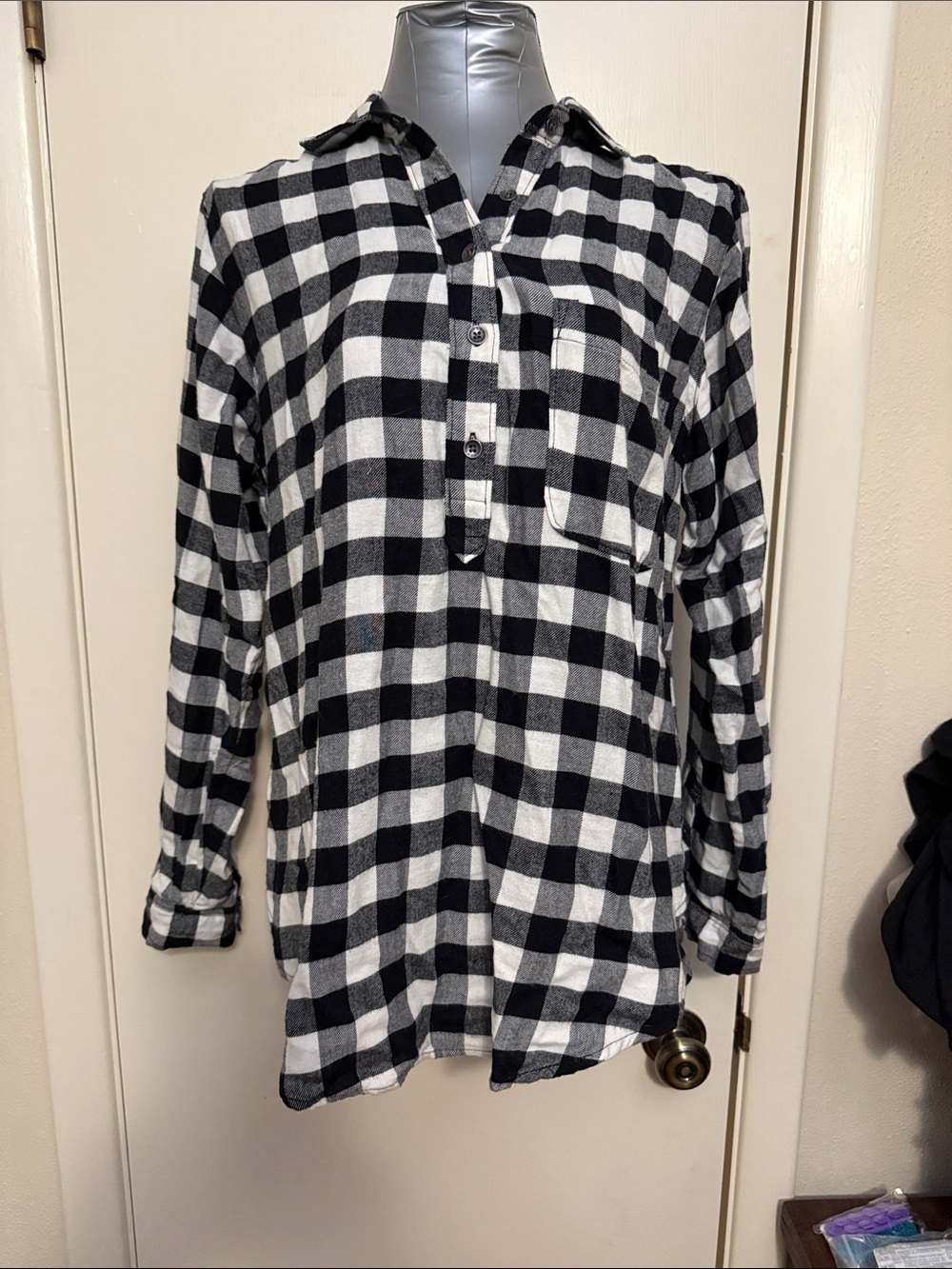 Abercrombie & Fitch Black & White Buffalo Flannel 1/4 Button-Down Top Medium